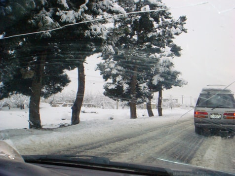 L’hiver en Afghanistan avec des conditions de circulation effroyables; photo prise par Khaled