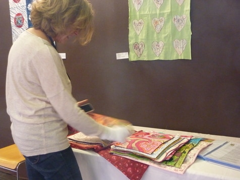 Livre textile collectif, du club au fil du patch, Grillon-Vaucluse- F, hors-concours